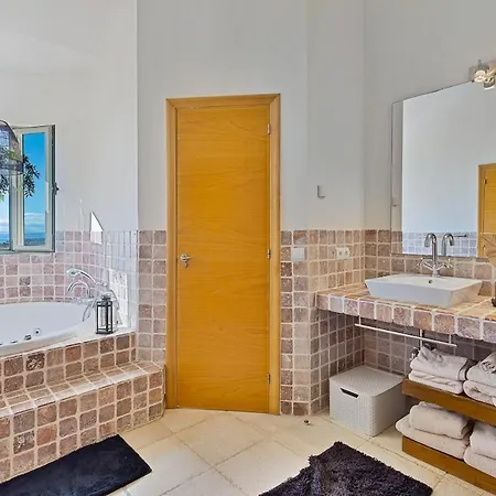 Stunning Sea View Penthouse For 8 People 에스테포나
