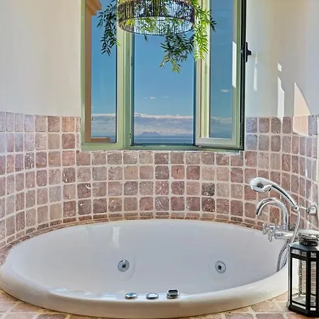 Stunning Sea View Penthouse For 8 People * 에스테포나