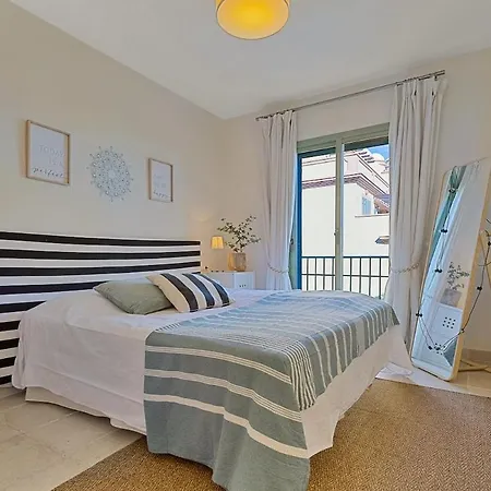 Stunning Sea View Penthouse For 8 People 펜션
