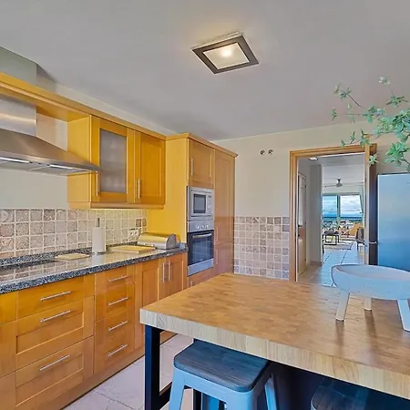 Stunning Sea View Penthouse For 8 People 펜션 *