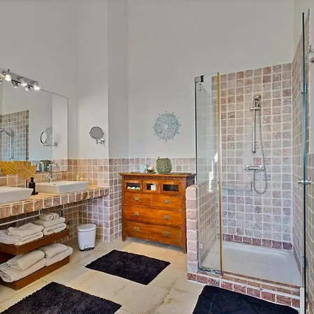 Stunning Sea View Penthouse For 8 People 펜션